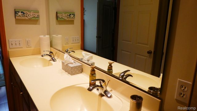 8051 Prestonwood Court, Flushing Charter Township, MI 48433