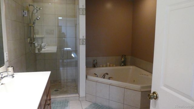 8051 Prestonwood Court, Flushing Charter Township, MI 48433