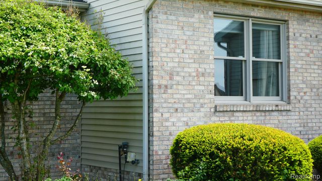 8051 Prestonwood Court, Flushing Charter Township, MI 48433