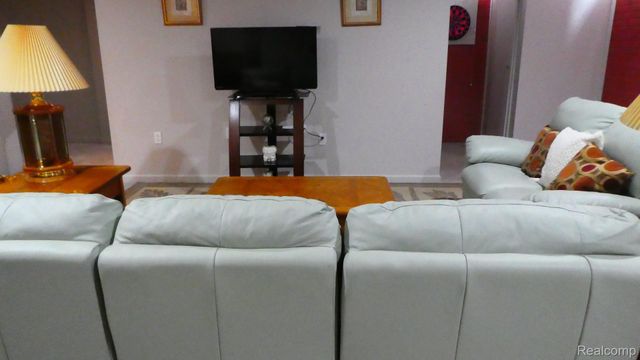 8051 Prestonwood Court, Flushing Charter Township, MI 48433
