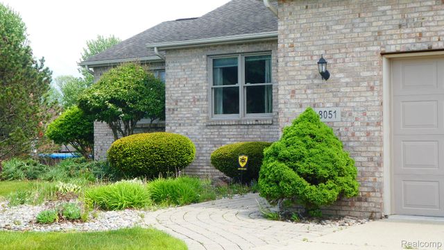 8051 Prestonwood Court, Flushing Charter Township, MI 48433