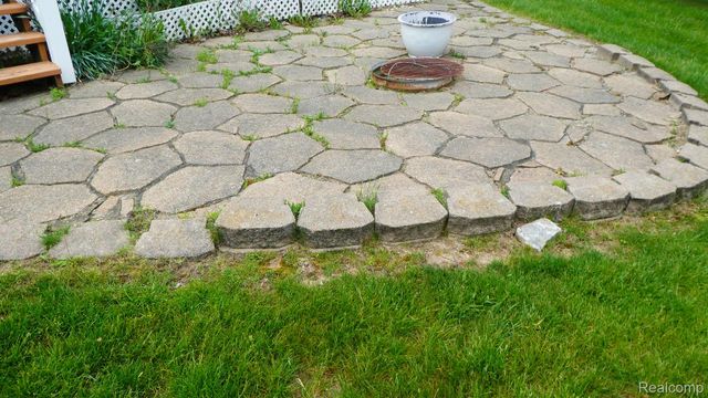8051 Prestonwood Court, Flushing Charter Township, MI 48433