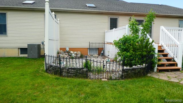 8051 Prestonwood Court, Flushing Charter Township, MI 48433