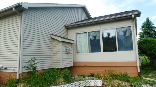 8051 Prestonwood Court, Flushing Charter Township, MI 48433