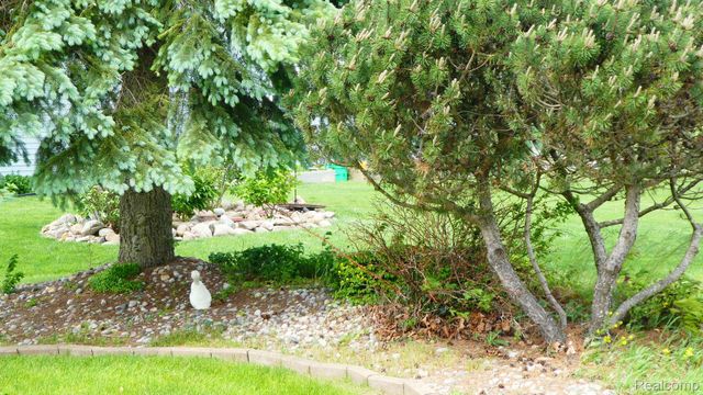 8051 Prestonwood Court, Flushing Charter Township, MI 48433