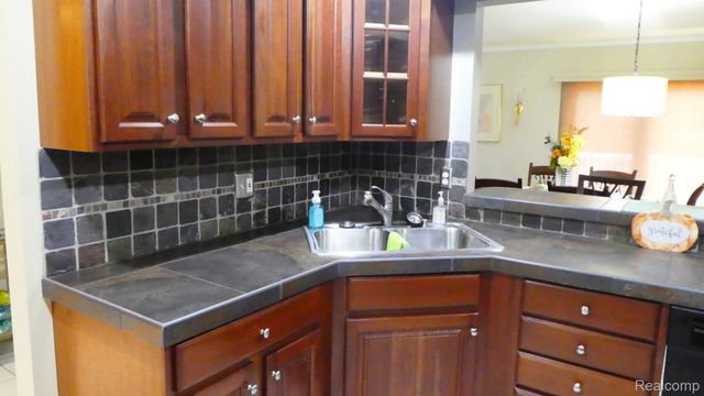 8051 Prestonwood Court, Flushing Charter Township, MI 48433