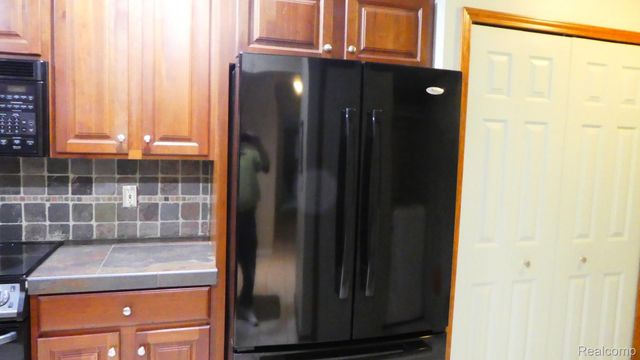 8051 Prestonwood Court, Flushing Charter Township, MI 48433