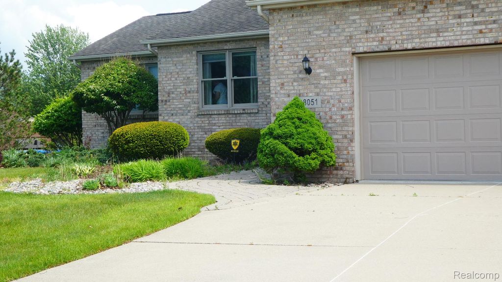 8051 Prestonwood Court, Flushing Charter Township, MI 48433