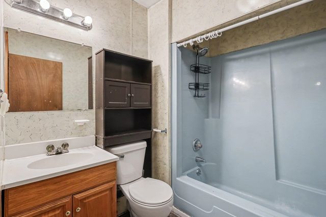 1906 James Street, Essexville, MI 48732