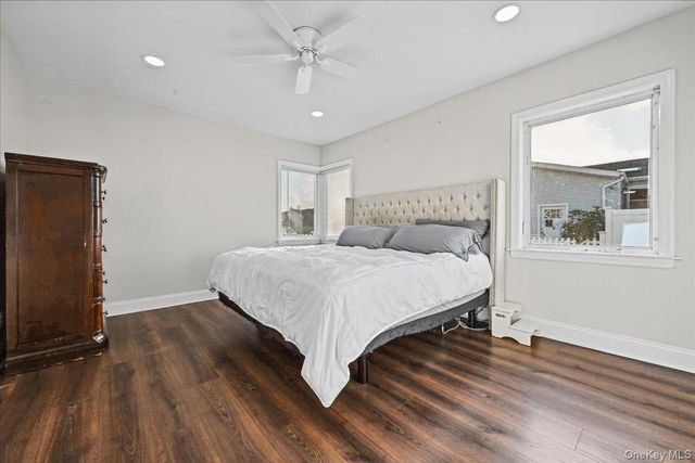 865 N Broadway, Massapequa, NY 11758