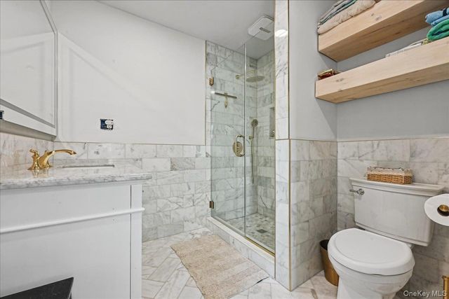 865 N Broadway, Massapequa, NY 11758