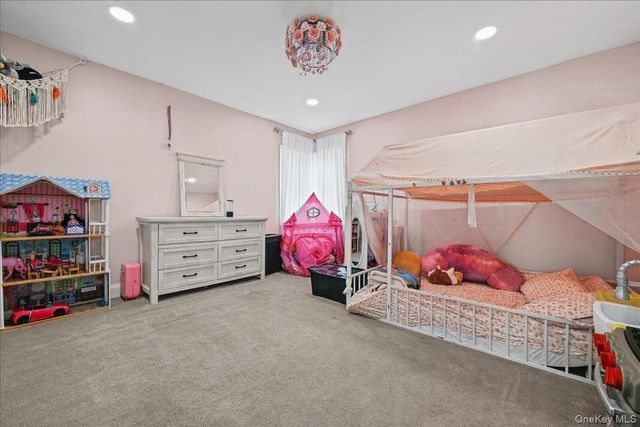 865 N Broadway, Massapequa, NY 11758