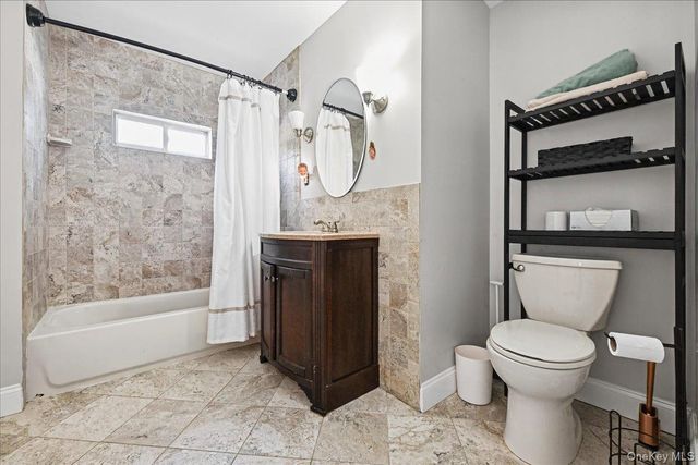 865 N Broadway, Massapequa, NY 11758