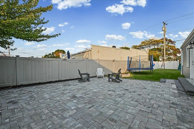 865 N Broadway, Massapequa, NY 11758