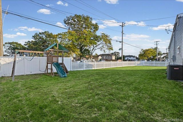 865 N Broadway, Massapequa, NY 11758