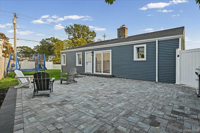 865 N Broadway, Massapequa, NY 11758
