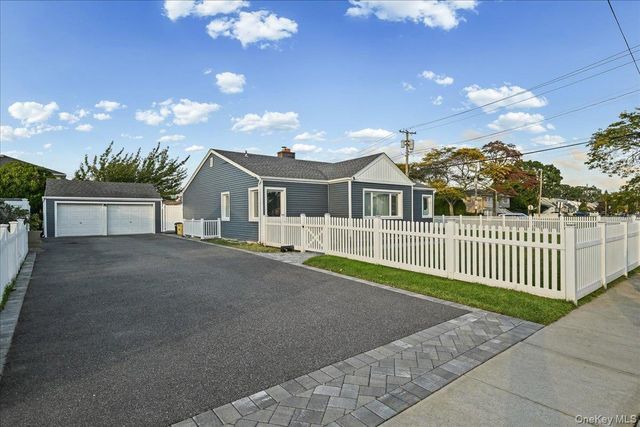 865 N Broadway, Massapequa, NY 11758