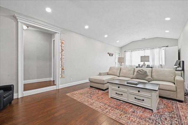 865 N Broadway, Massapequa, NY 11758