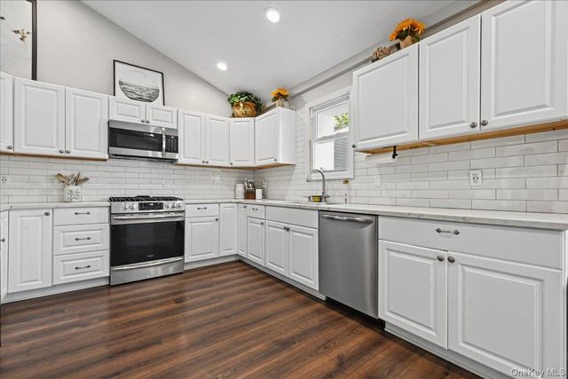865 N Broadway, Massapequa, NY 11758