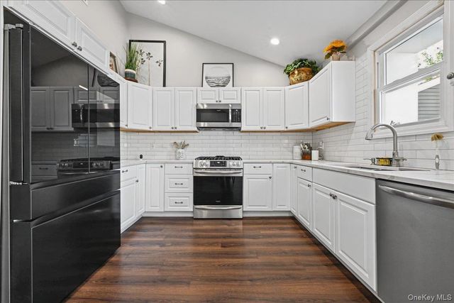 865 N Broadway, Massapequa, NY 11758