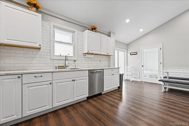 865 N Broadway, Massapequa, NY 11758