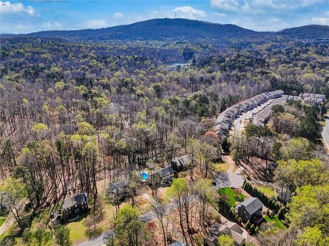 1033 Knotts Pointe Drive, Woodstock, GA 30188