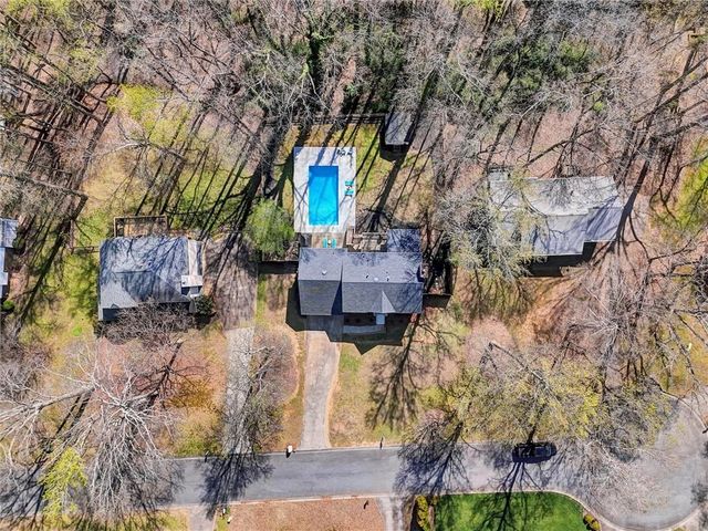 1033 Knotts Pointe Drive, Woodstock, GA 30188