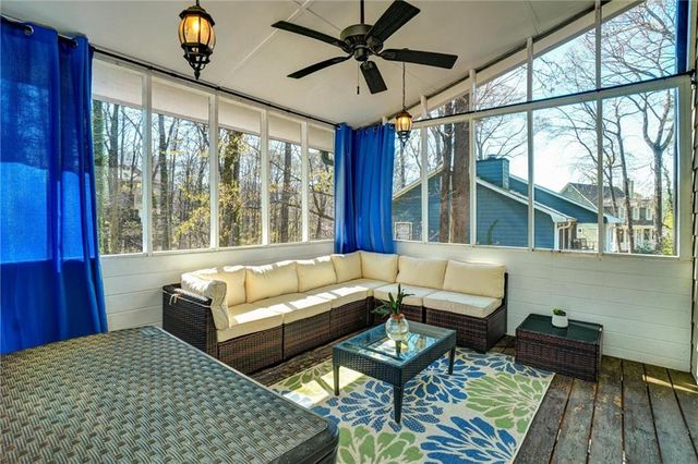 1033 Knotts Pointe Drive, Woodstock, GA 30188