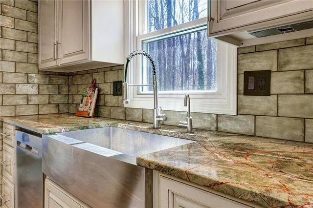 1033 Knotts Pointe Drive, Woodstock, GA 30188