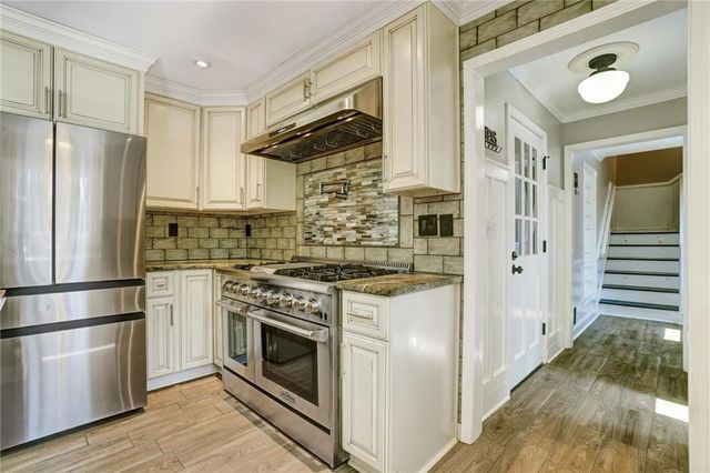 1033 Knotts Pointe Drive, Woodstock, GA 30188