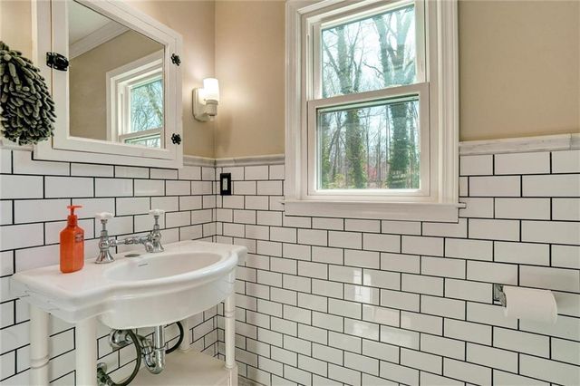 1033 Knotts Pointe Drive, Woodstock, GA 30188