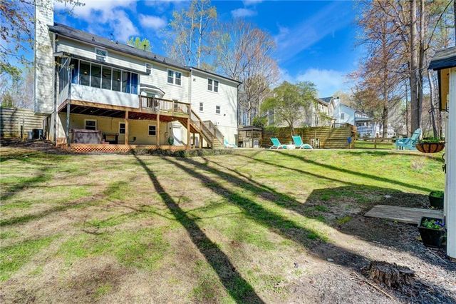 1033 Knotts Pointe Drive, Woodstock, GA 30188