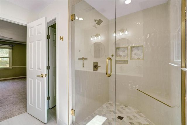 1033 Knotts Pointe Drive, Woodstock, GA 30188