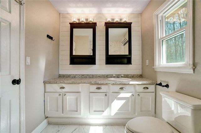 1033 Knotts Pointe Drive, Woodstock, GA 30188