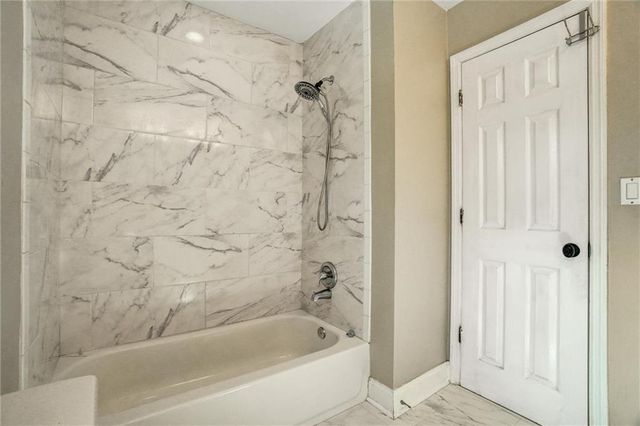 1033 Knotts Pointe Drive, Woodstock, GA 30188