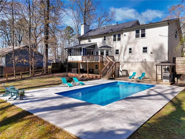 1033 Knotts Pointe Drive, Woodstock, GA 30188