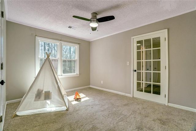 1033 Knotts Pointe Drive, Woodstock, GA 30188