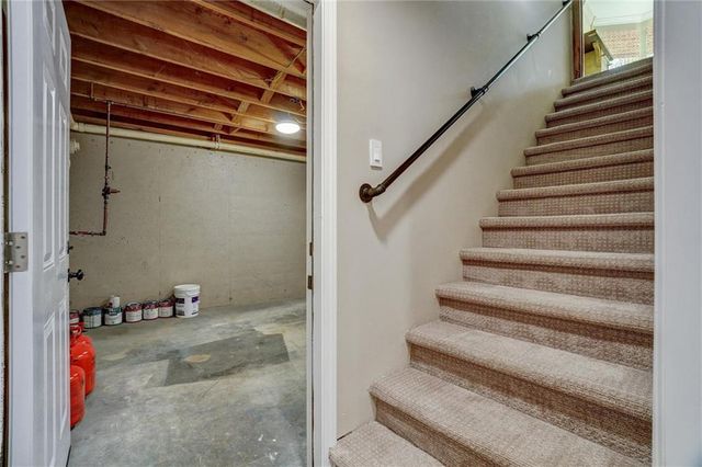 1033 Knotts Pointe Drive, Woodstock, GA 30188