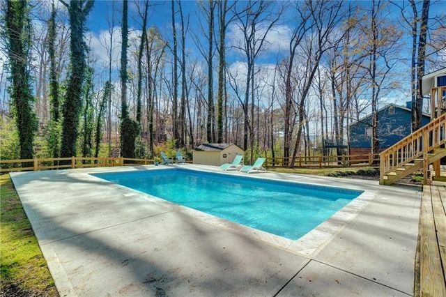 1033 Knotts Pointe Drive, Woodstock, GA 30188