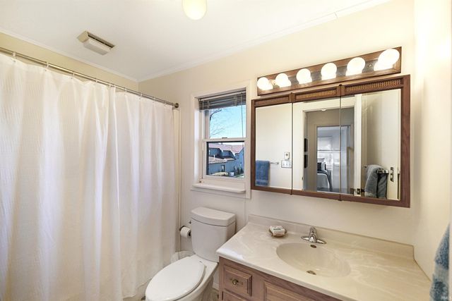 6458 E Waco Drive, Syracuse, IN 46567