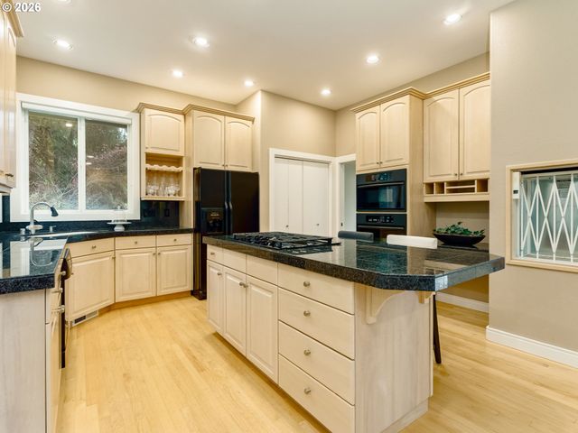 4844 Nw RAINIER Ct, Camas, WA 98607