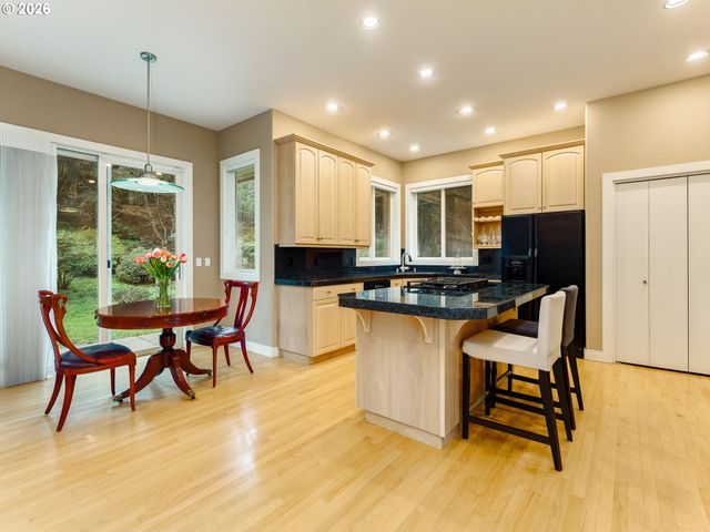 4844 Nw RAINIER Ct, Camas, WA 98607