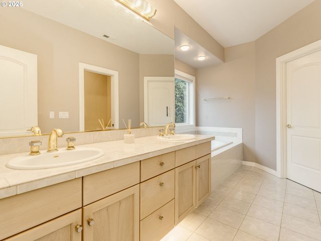 4844 Nw RAINIER Ct, Camas, WA 98607