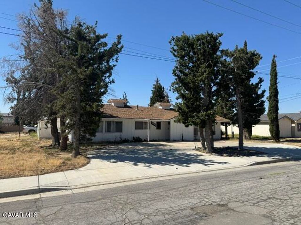 2030 Cerro Gordo Street, Mojave, CA 93501
