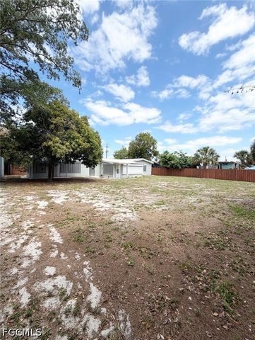 7386 Pine DR, Fort Myers, FL 33967