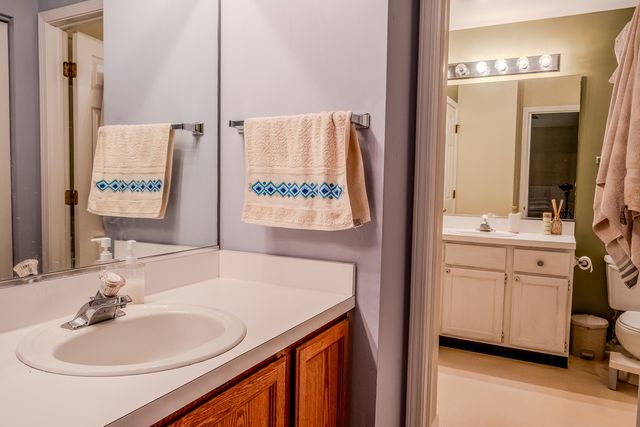 142 Kennebunk Court, Glendale Heights, IL 60139