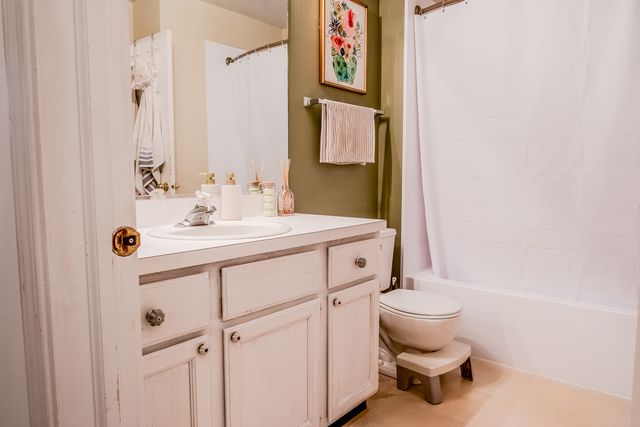 142 Kennebunk Court, Glendale Heights, IL 60139