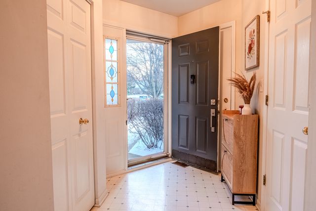 142 Kennebunk Court, Glendale Heights, IL 60139