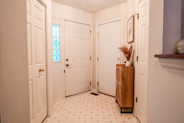 142 Kennebunk Court, Glendale Heights, IL 60139