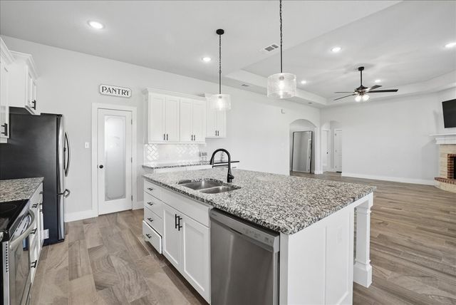 1005 Paradise Parkway, Poolville, TX 76487